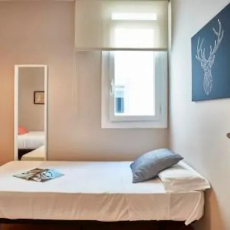 Bebarceloner Eixample - 4 Bedrooms Apartment *